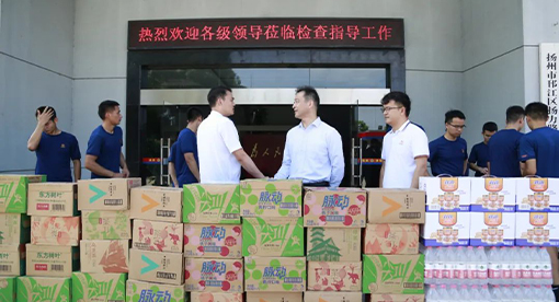 在第96個“八一”建軍節來臨之際，邁安德集團到邗江區消防救援大隊進行慰問